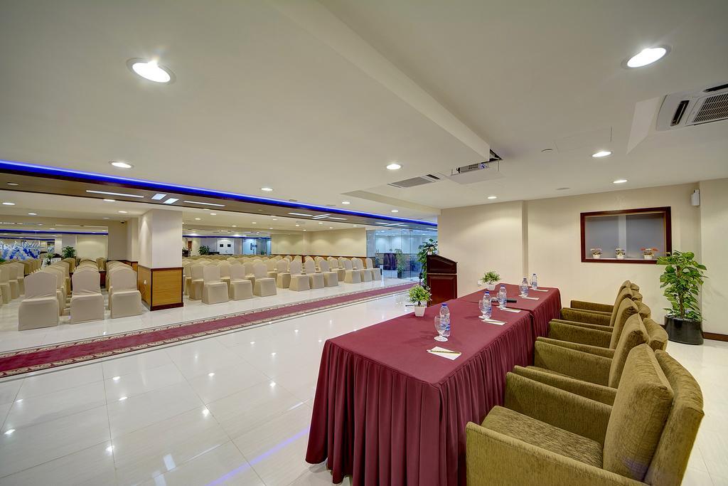 Tulip Inn Royal Suites Adżman Zewnętrze zdjęcie