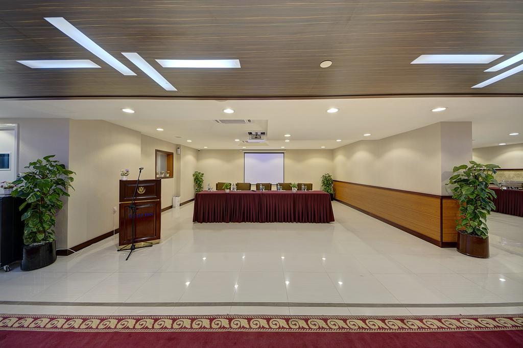 Tulip Inn Royal Suites Adżman Zewnętrze zdjęcie